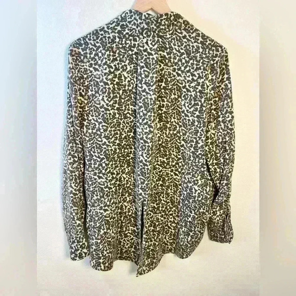 Calvin Klein Jeans | Women's Animal Print Button Down Shirt | Size Large - Picture 9 of 15